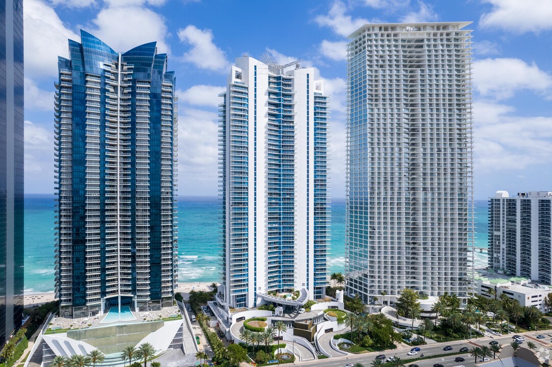 Jade Beach Residences in Sunny Isles Beach, FL - Building Photo