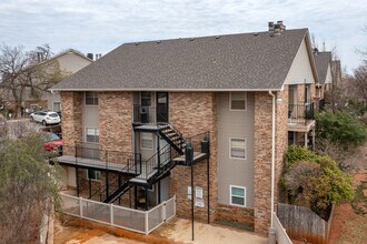 6704 N Meridian Ave in Oklahoma City, OK - Foto de edificio - Building Photo