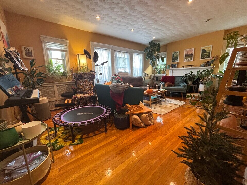 504 Washington St, Unit 1 in Brookline, MA - Foto de edificio