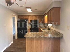 7098 Maryland Ct in Memphis, TN - Building Photo - Building Photo
