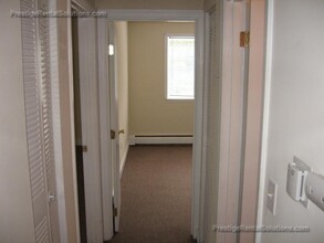 89 Plympton St, Unit 1 in Middleboro, MA - Foto de edificio - Building Photo