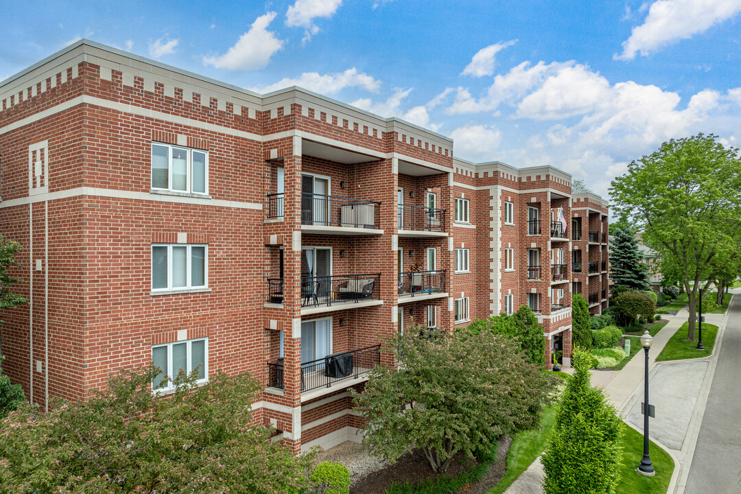 Waterford Place Condo in Wheaton, IL - Building Photo