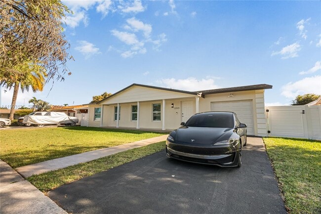 12020 SW 108th St in Miami, FL - Building Photo - Building Photo