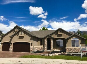 11521 S Black Forest Dr in Sandy, UT - Building Photo - Building Photo