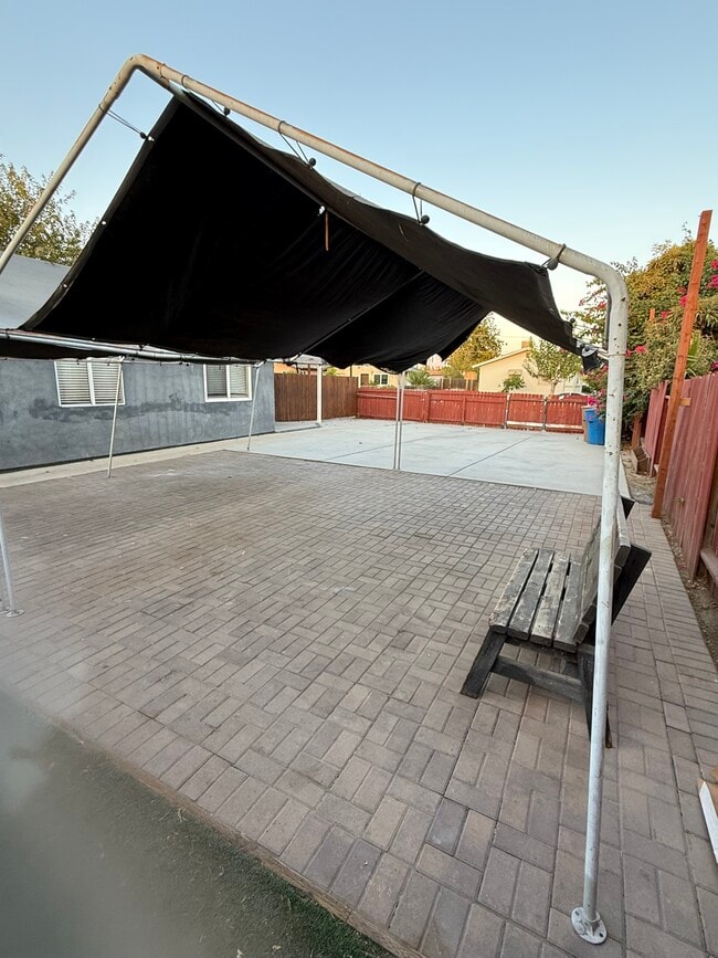 515 Wallace St, Unit Unit A in Bakersfield, CA - Building Photo - Building Photo