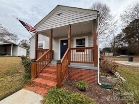 410 Gann St in Lowell, NC - Building Photo