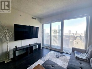 88 Harbour St in Toronto, ON - Building Photo - Building Photo
