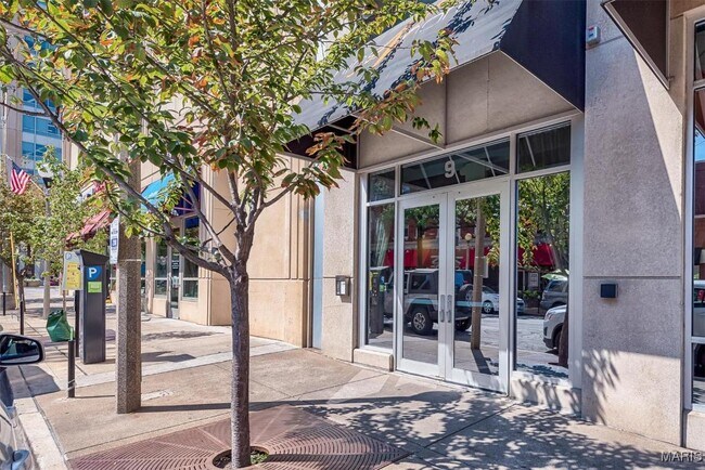 9 N Euclid Ave in St. Louis, MO - Foto de edificio - Building Photo