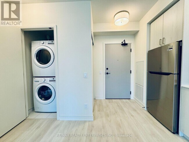 8020 Derry Rd in Milton, ON - Building Photo - Building Photo