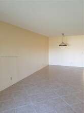 369 Lakeview Dr in Weston, FL - Building Photo - Building Photo