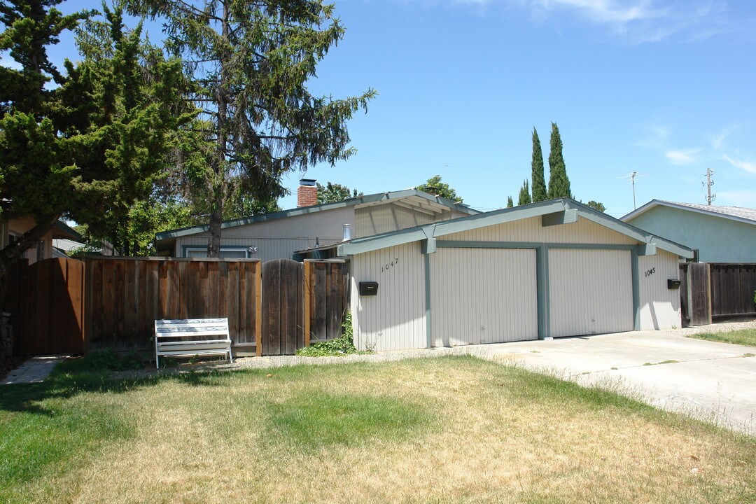 1045-1047 Nottingham Pl in San Jose, CA - Building Photo