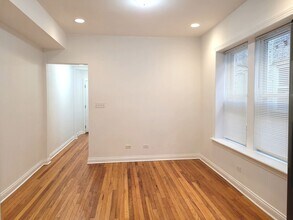 7207 N Damen Ave in Chicago, IL - Building Photo - Building Photo