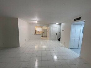 2372 NW 39th Ave in Coconut Creek, FL - Building Photo - Building Photo