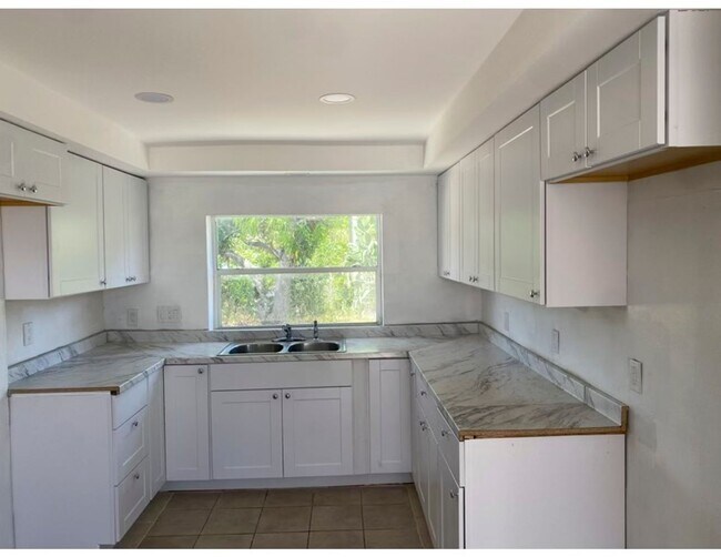 310 W Blue Heron Blvd in West Palm Beach, FL - Building Photo - Building Photo
