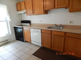 719 Johnson Ave, Unit Lower Unit in Lansing, MI - Building Photo