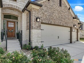 1701 Meadow Crest in Salado, TX - Foto de edificio - Building Photo