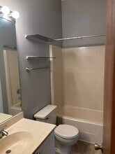 17568 Pond Cir in Eden Prairie, MN - Building Photo - Building Photo