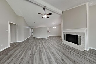 13102 Kingsmill Dr in Sugar Land, TX - Building Photo - Building Photo