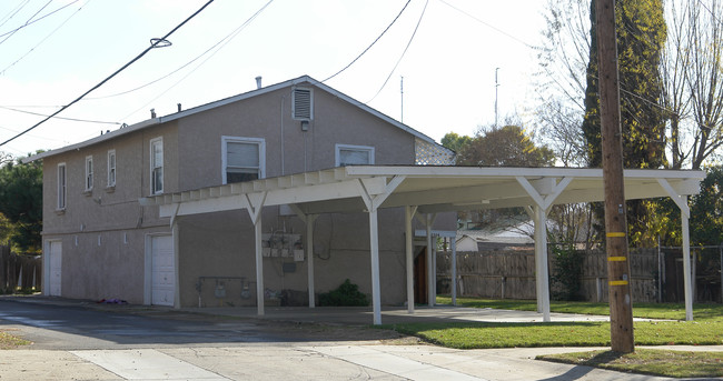 2324 Q St in Merced, CA - Foto de edificio - Building Photo