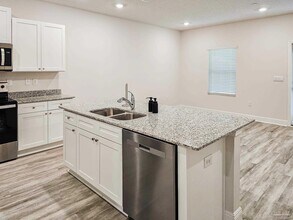 1211 Fairchild Vlg Dr in Pensacola, FL - Building Photo - Building Photo