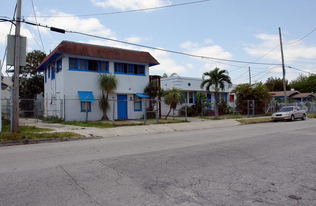 186 NE 27th St in Miami, FL - Foto de edificio - Building Photo