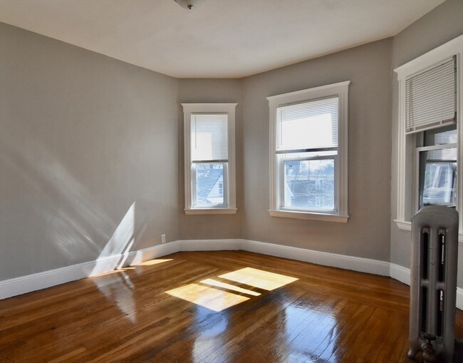 105 Evans St in Boston, MA - Building Photo - Building Photo