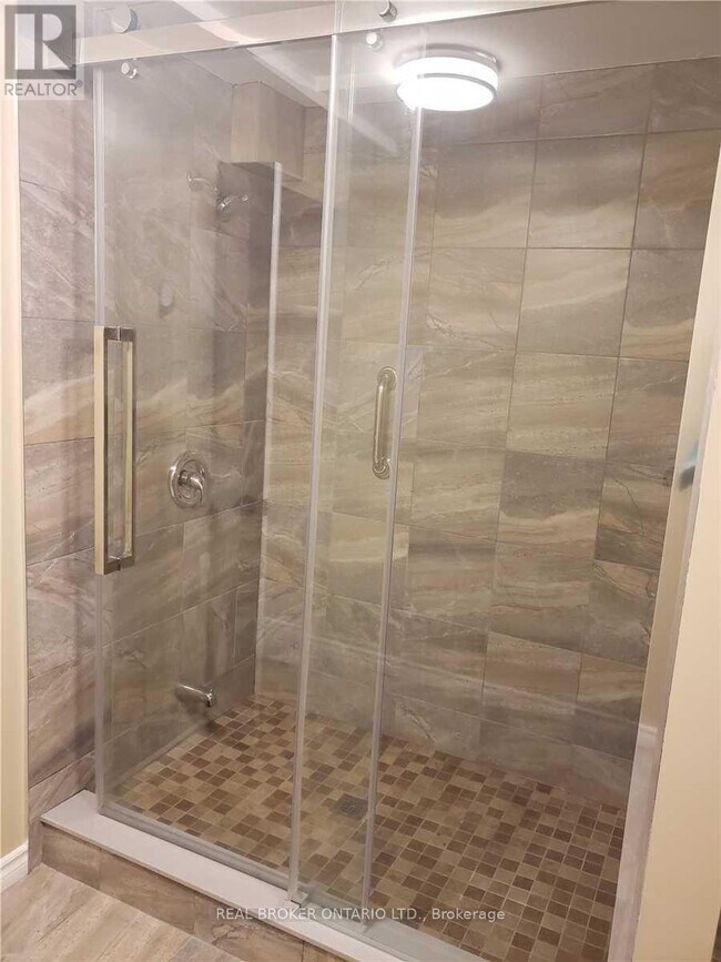 4244 Starlight Crescent in Mississauga, ON - Building Photo - Building Photo