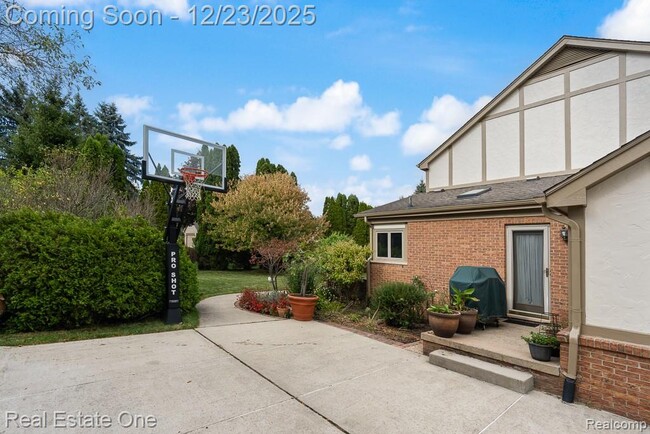 1574 Devonshire Dr in Troy, MI - Building Photo - Building Photo