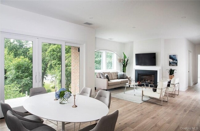 property at 8 Boulevard W
