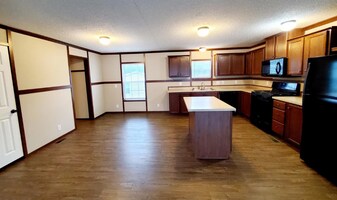 332 Fox Chase Blvd in Grand Blanc, MI - Building Photo