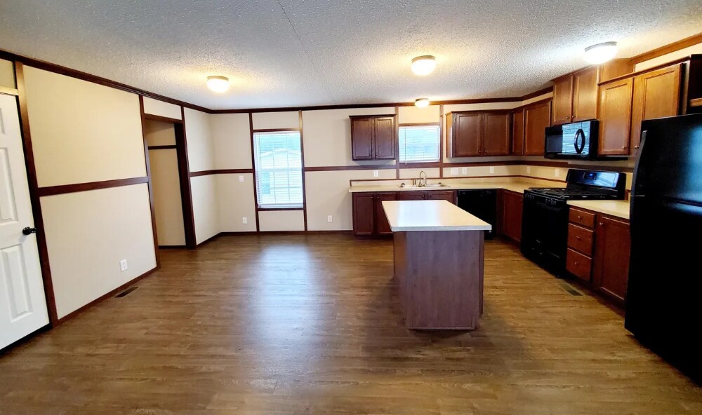 332 Fox Chase Blvd in Grand Blanc, MI - Foto de edificio