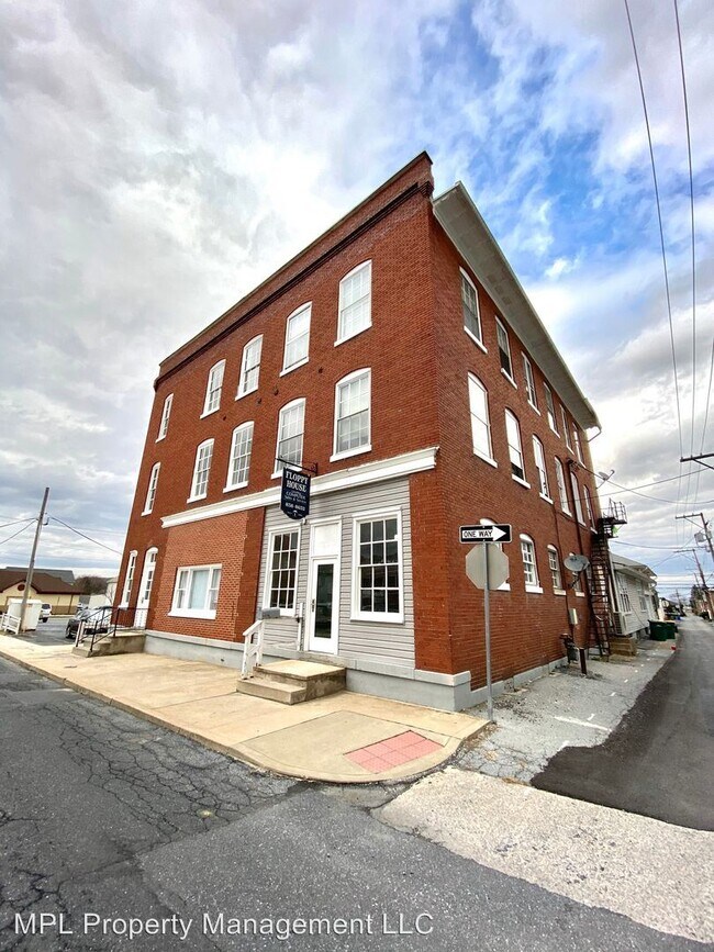 16 S Chestnut St in Palmyra, PA - Building Photo - Building Photo