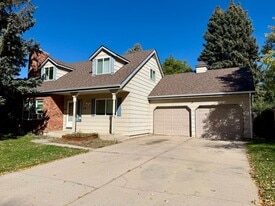 812 Cambridge Dr in Fort Collins, CO - Building Photo