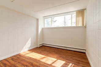 Hillsboro Place in Calgary, AB - Building Photo - Building Photo