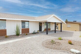 158 Columbine Dr in Lake Havasu City, AZ - Foto de edificio - Building Photo