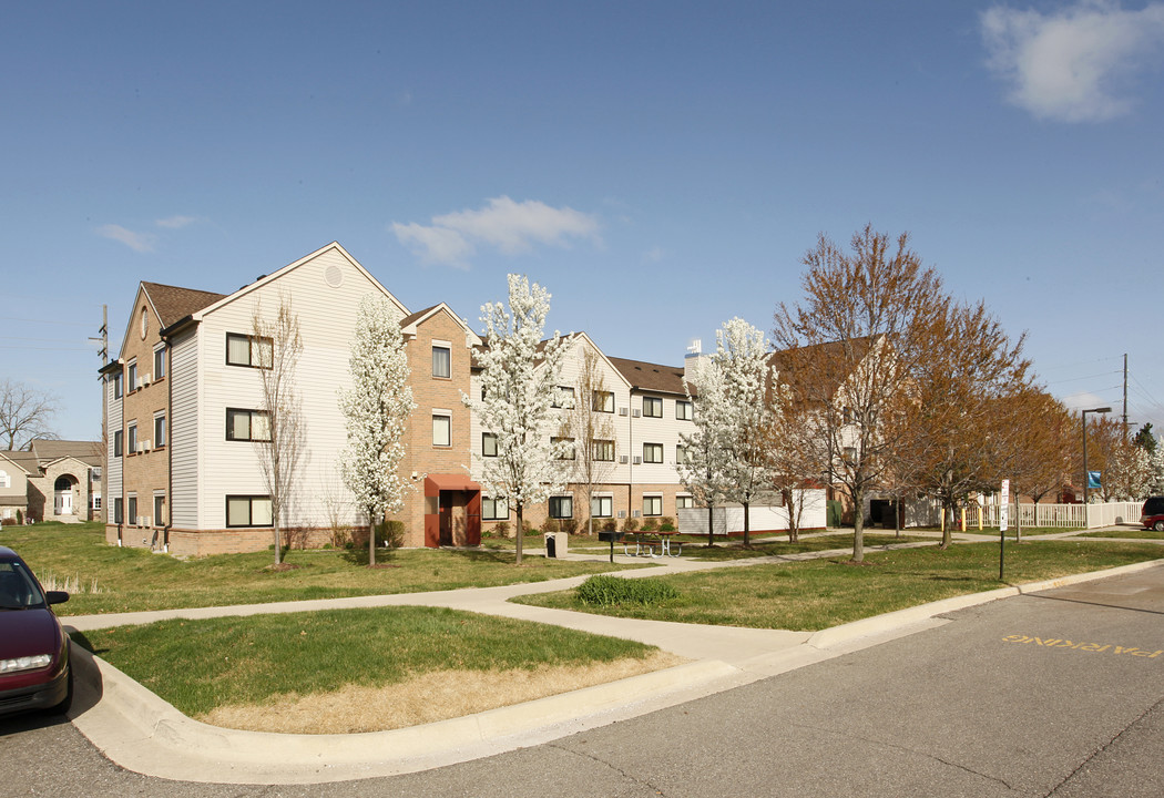 Whispering Willows Co-op in Romulus, MI - Building Photo