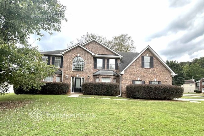 property at 2204 Eagles Nest Cir