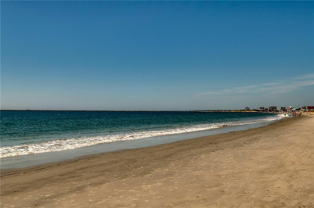 154 Sand Hill Cove Rd in Narragansett, RI - Building Photo