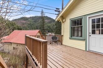 1144 Canyon Ave in Wallace, ID - Building Photo - Building Photo