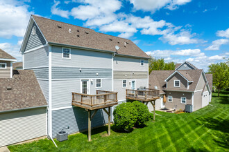 Walnut Crest in Urbandale, IA - Building Photo - Building Photo