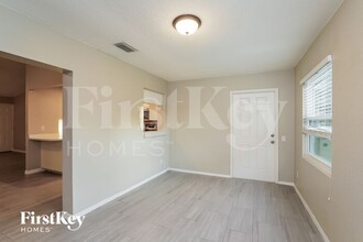 207 SE Santa Barbara Pl in Cape Coral, FL - Building Photo - Building Photo