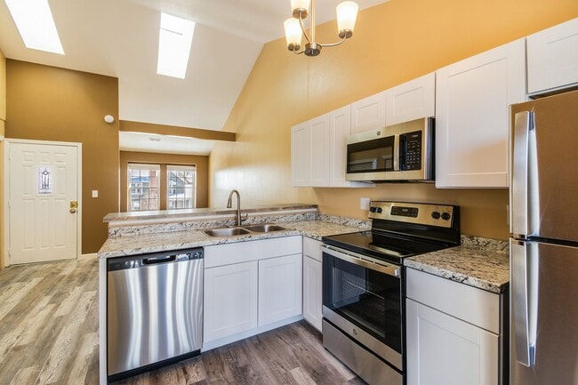 16934 E Whitaker Dr in Aurora, CO - Building Photo - Building Photo