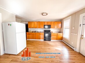 91 Summer St, Unit A in Barre, VT - Building Photo - Building Photo