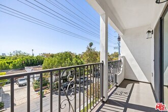 7365 Waring Ave in Los Angeles, CA - Building Photo - Building Photo
