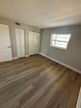 4956 Harbor Villa Ln, Unit 105 in New Port Richey, FL - Foto de edificio - Building Photo