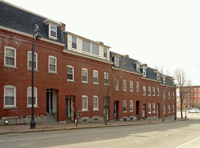 150 W Merrimack St in Manchester, NH - Building Photo - Building Photo