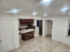 24524 Penn St in Dearborn, MI - Building Photo