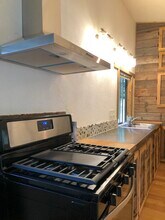 60 W Puyallup Dr in Elma, WA - Foto de edificio - Building Photo