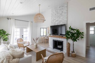 1326 Corona St in Hermosa Beach, CA - Building Photo