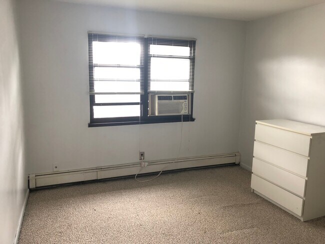 56 68th St, Unit 56 68th Street in Guttenberg, NJ - Building Photo - Building Photo